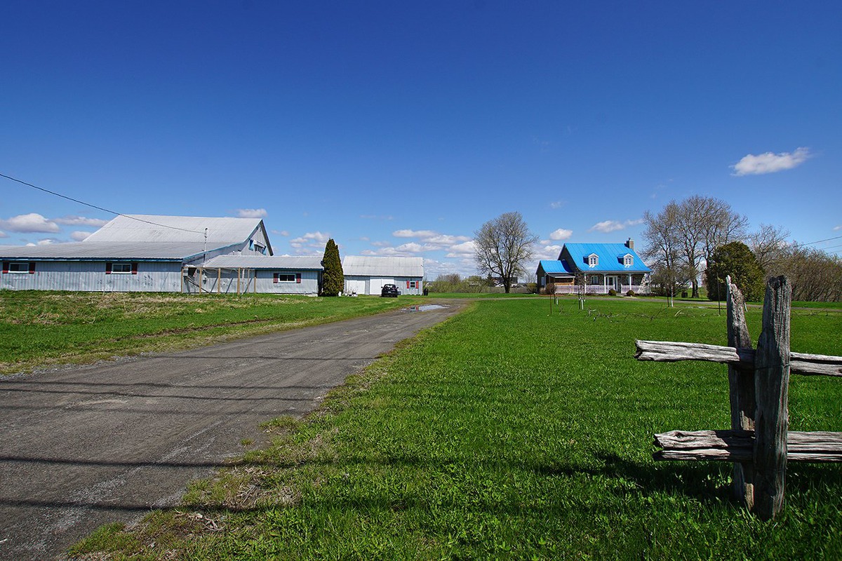 fermette a vendre dans lanaudière a st-lin-laurentides